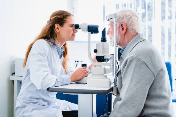 female ophthalmologist - Cadence Collaborative
